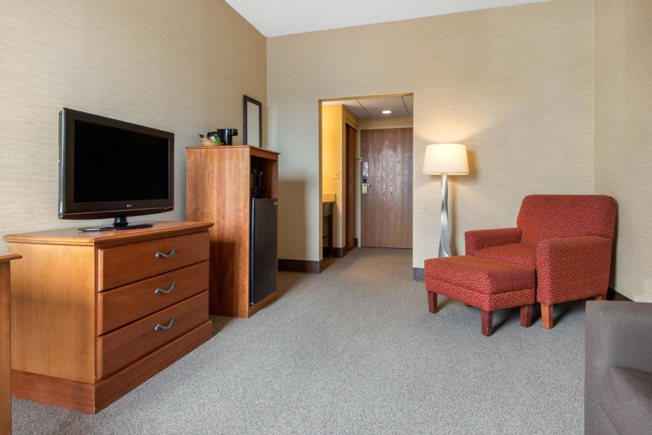 Quality Inn & Suites Mansfield Exteriör bild