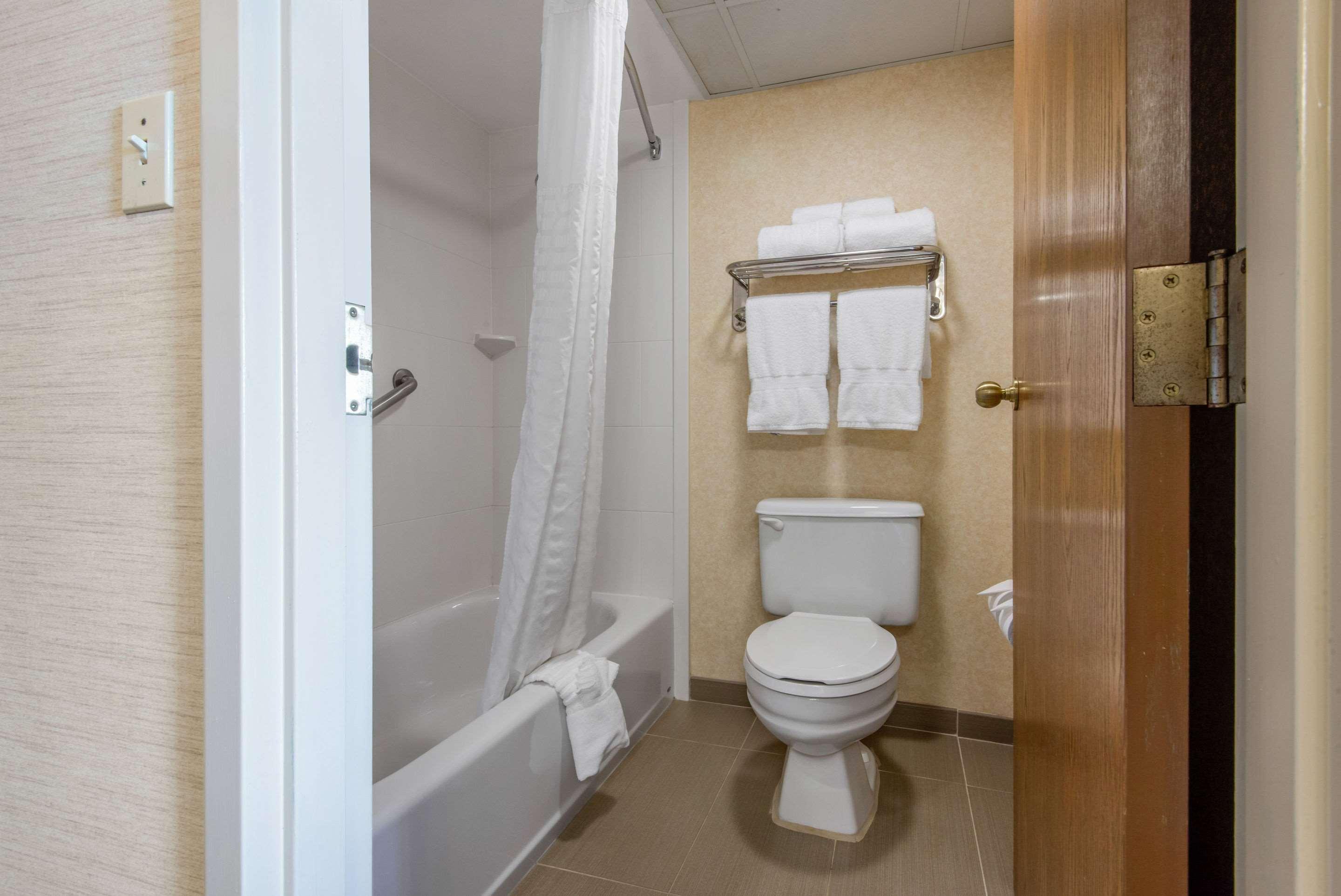 Quality Inn & Suites Mansfield Exteriör bild