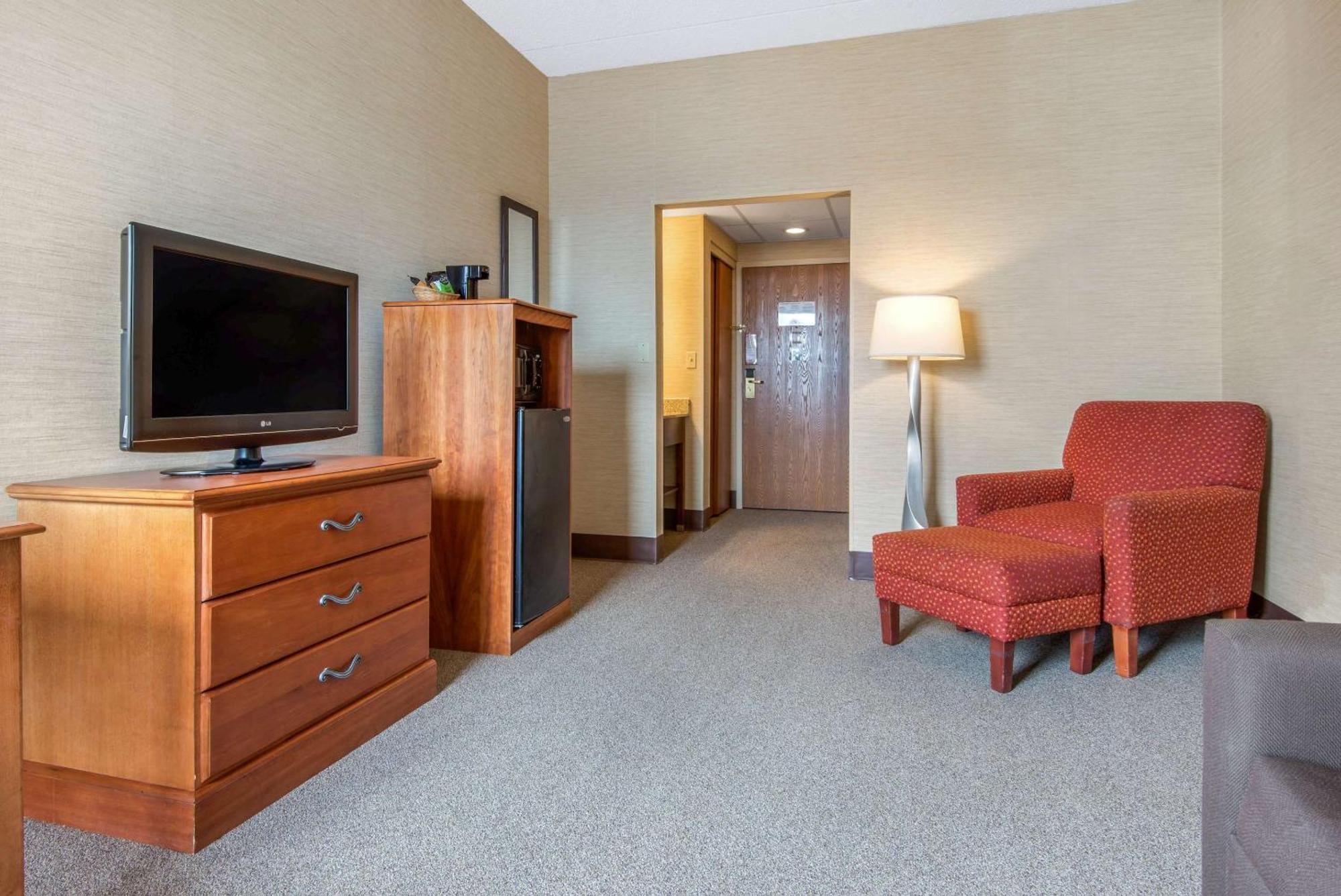 Quality Inn & Suites Mansfield Exteriör bild
