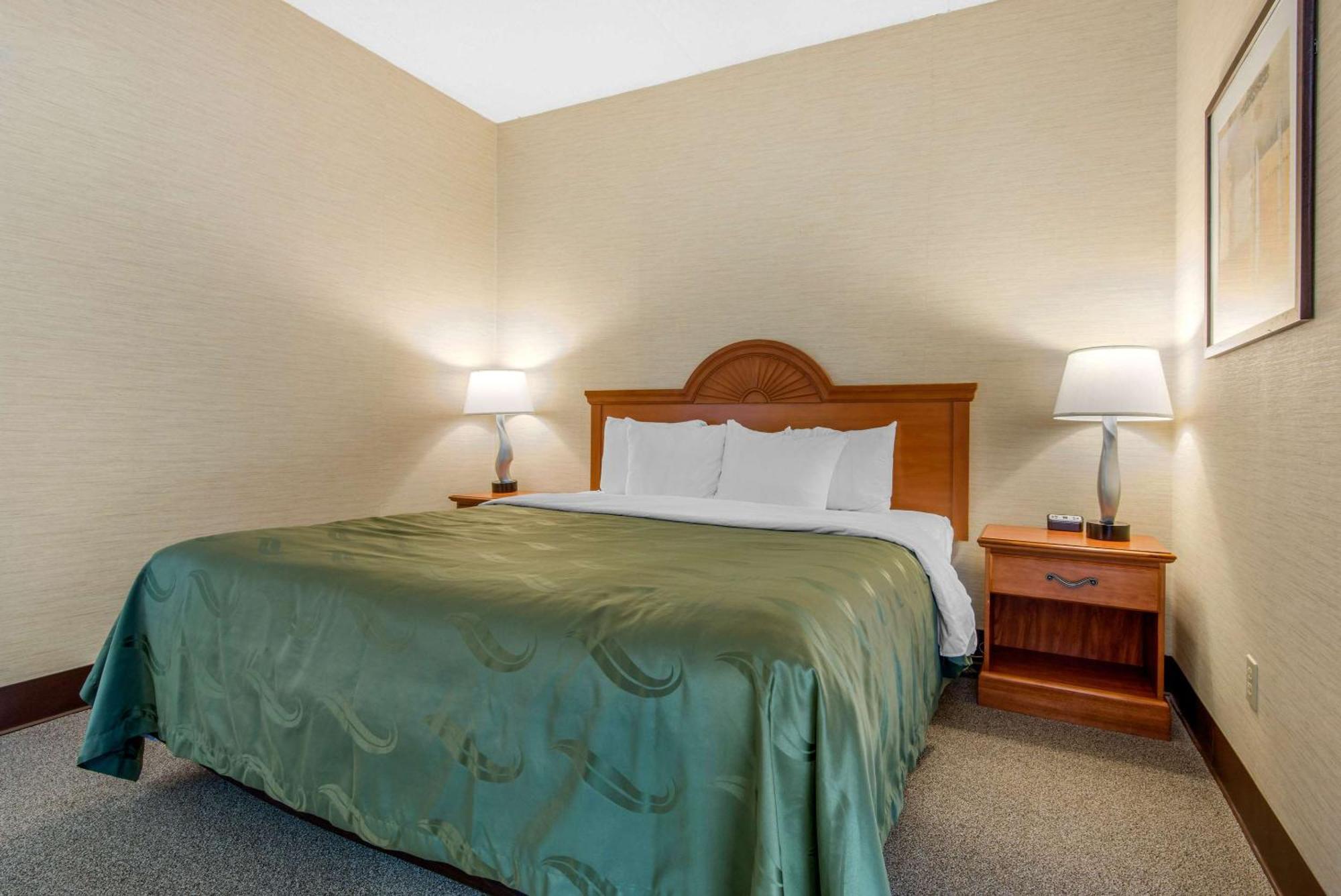 Quality Inn & Suites Mansfield Exteriör bild