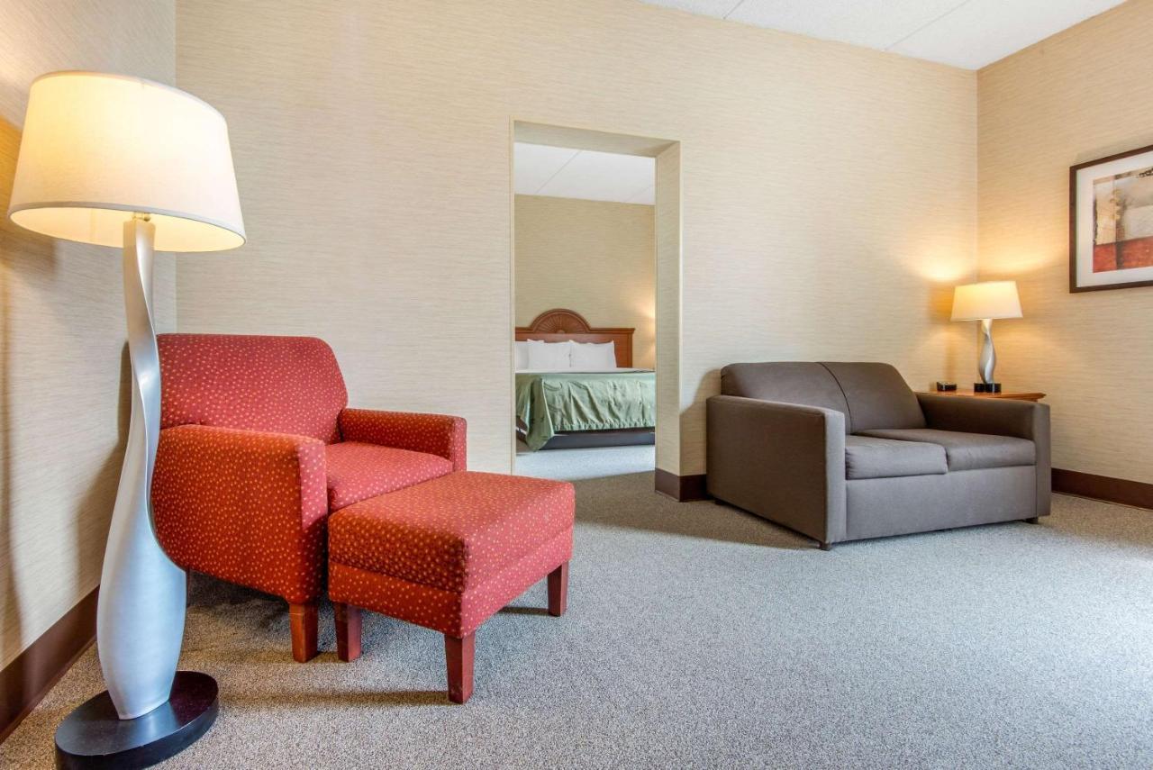 Quality Inn & Suites Mansfield Exteriör bild