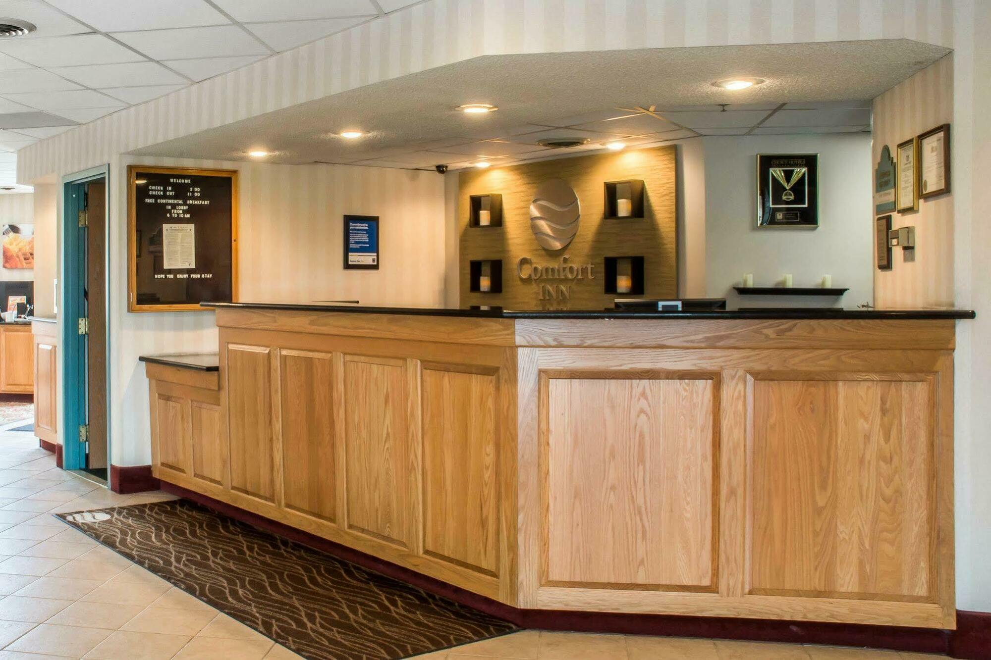 Quality Inn & Suites Mansfield Exteriör bild